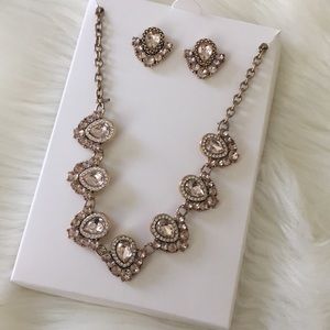 Jewelry set necklace and earrings!